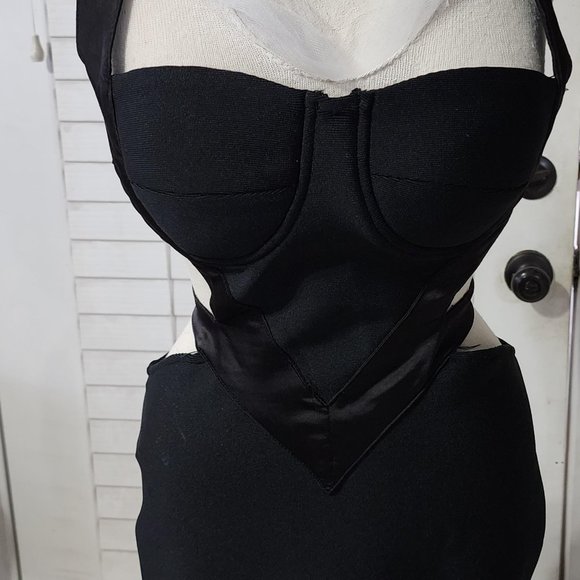 Size L: EUC Fashion Nova Heavy Halter Evening Dress - Picture 3 of 5